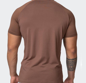 Camiseta de compresión, tela elástica suave y transpirable, de secado rápido, absorbe la humedad, corte ajustado, ideal para uso diario activo. - Product Image 2