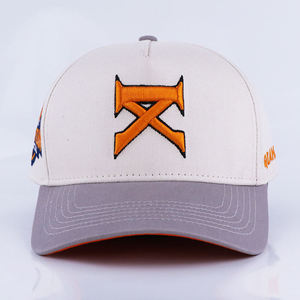 Gorra de Béisbol de Alta Calidad Personalizada de 5 Paneles con Visera Ligeramente Curvada, Logotipo de PVC, Impermeable, con Orificios Cortados con Láser - Product Image 2