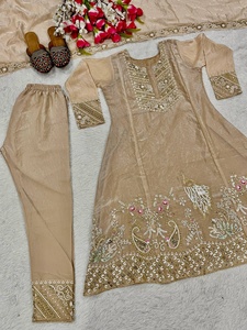 Élégante robe Anarkali beige brodée avec dupatta pour mariage indien pakistanais, tenue traditionnelle en soie pour femmes - Product Image 5