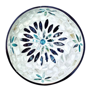 Cuenco de Cáscara de Coco Inspirado en Wabi-Sabi - Incrustaciones Rústicas de Madreperla - Arte Natural - Product Image 2