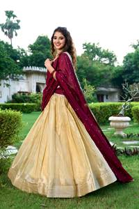 Lehenga Choli en Soie Kanchipuram Extensible et Réversible avec Broderie Zari et Dupatta Brodé pour Fêtes, Mariages, Diwali et Protection Solaire - Product Image 2
