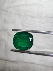 Émeraude naturelle zambienne de 6,66 carats, taille coussin, vert profond intense, pierre précieuse fine de luxe, pierre lâche pour haute joaillerie et collectionneurs - Product Image 1