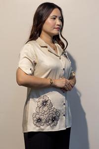 เสื้อเชิ้ตผู้หญิง DAPHNE สีขาว ผ้าฝ้ายกิซ่า พรีเมียม สวยหรู ซื้อโดยตรงจากซัพพลายเออร์ - Product Image 2