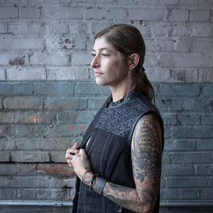 Chaleco Vaquero de Motociclista para Mujer, Modelo MDL4052 'Skelly' en Cuero Negro con Bordado de Calavera, 2025 - Product Image 3