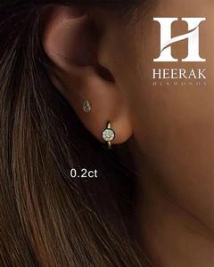 Pendientes de Aro de Plata de Ley Chapados en Oro de 18K con Moissanita de Lujo |   Pendientes Huggie Bali con Diamantes de Laboratorio VVS1 para Mujer - Product Image 2