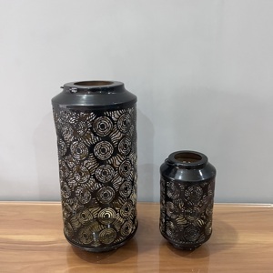 Juego de 2 Faroles Votivos Marroquíes Decorativos de Hierro de Diseño Artesanal con Acabado Negro Modelo L650 AB - Product Image 3