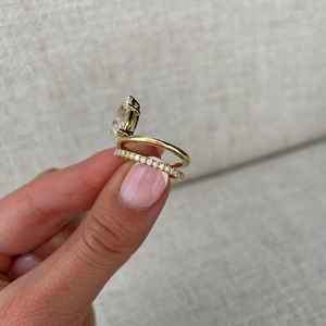 Anillo de compromiso de moissanita con corte de pera de diseño único, anillo de boda de doble banda de oro macizo de 14K, joyería fina de promesa nupcial para ella - Product Image 2
