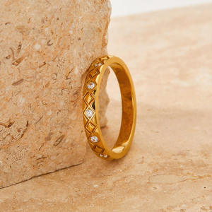 Bague de fiançailles empilable en or massif 9K 10K 14K 18K avec diamant rond de laboratoire certifié IGI, couleur DEF, clarté VS VVS - Product Image 4