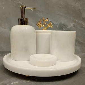 Ensemble d'accessoires de salle de bain en résine blanche de luxe, quatre pièces, facile à nettoyer, pour maisons et hôtels modernes - Product Image 2