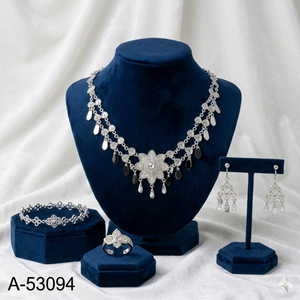 Parure de bijoux de mariée pour femme en laiton plaqué or 24 carats avec zircon créé en laboratoire, collier et bracelet tendance au design insecte - Product Image 1