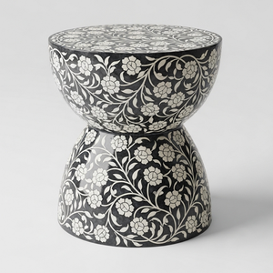 Mesa de Centro Industrial Moderna con Incrustaciones de Adhesivos Florales Negros, Mesa Auxiliar Decorativa Hecha a Mano para Entrada o Dormitorio - Product Image 1