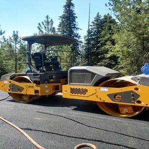 Machine à rouleaux industrielle durable pour la construction routière avec moteur et pompe robustes, rayon de braquage court, puissance de 315 kW - Product Image 1