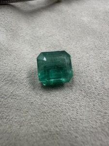 Piedra preciosa suelta de esmeralda natural de Zambia de gran tamaño, 12.67 quilates, corte esmeralda, verde, para la fabricación de joyas. - Product Image 4
