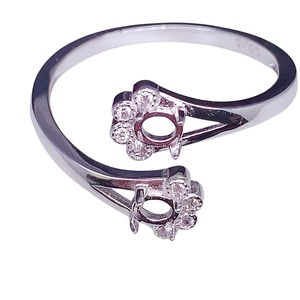 Componentes de Joyería Fina: Base de Anillo Ajustable de Plata de Ley 925 Bañada en Oro de 14k con Diseño de Huella de Perro Ovalada de 6x4mm y Engaste para Circonita Cúbica - Product Image 1