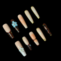 Faux ongles à presser forme cercueil French manucure faits main, motif floral 3D, feuille d'or, étoiles, nude et blanc, qualité salon, réutilisables, ajustement personnalisé