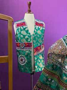 Gilet décontracté traditionnel afghan pour hommes en polyester respirant avec broderie en dentelle pour les événements culturels et les cérémonies religieuses d'été - Product Image 2