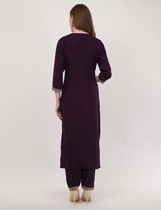 Conjunto de Kurta de diseñador con lentejuelas y bordados de Rayón Slub para compradores mayoristas, ropa étnica de alto margen para boutiques y venta en línea. - Product Image 4