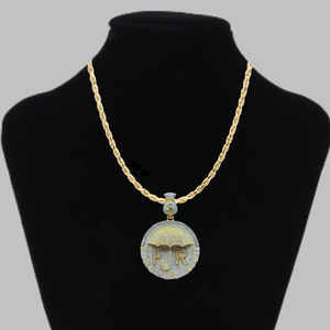Collar con colgante de letra 'Money Bag' y diamantes engastados, diseño 'Umbrella' de Forever Rich - Product Image 3
