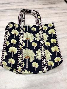 Sac fourre-tout matelassé en coton indien vintage fait main pour femme, imprimé au bloc, motif floral, style indien tendance - Product Image 3