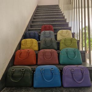 Meilleure vente de sac à bandoulière en cuir de vachette véritable à fleurs marron pour femmes fermeture à glissière unique Style vintage pour polyester - Product Image 6