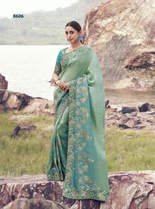 Sarees Cómodos y Suaves para Mujer en Colores Claros y Oscuros con Tacto de Tela Natural para Fiestas - Product Image 4