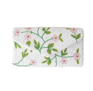 Sac à main brodé magnifiquement pour femmes, bordé de perles de graines, design chic à porter à l'épaule pour les mariages et les fêtes - Product Image 1