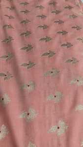 Tissu en Chiffon-Soie Banarasi Floral Zari Opulent pour Robes Traditionnelles Indiennes et Matériaux de Haute Couture - Product Image 5