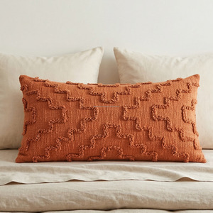 Funda de Almohada Lombar Geométrica Acolchada Oblonga de 12x20, Color Óxido, Estilo Bohemio, Lavable, 100% Algodón - Product Image 1