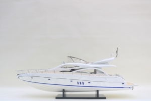 เรือยอชท์ไม้จำลอง Sunseeker Manhattan 60 รุ่นแฮนด์เมด - แบบจำลองเรือยอชท์หรูหราพร้อมฟลายบริดจ์ สำหรับตกแต่งบ้านและสำนักงาน - Product Image 3