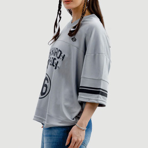 Maillot de football américain oversize en gros, manches courtes, col en V, imprimé numéro, streetwear, 100 % polyester, antibactérien - Product Image 6