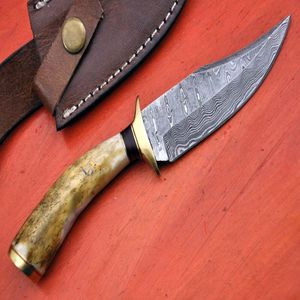 Couteau de chasse à lame fixe en acier Damas fait main, manche en bois de cerf, pointe tombante - Product Image 1