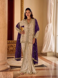 Dhwaja Export Cream Georgette Taille Unique Ensemble Cousu avec Broderie et Travail de Perles - Product Image 1