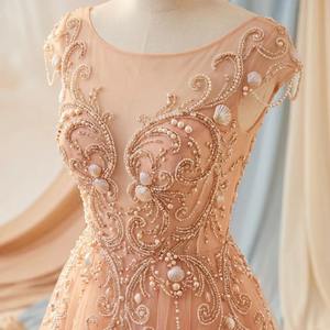 Robe de soirée sur mesure, entièrement perlée à la main, de qualité supérieure, ornée de motifs faits main, pour femmes, fabricant de robes de fête de luxe, vente en gros - Product Image 1