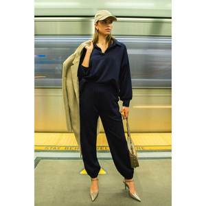 กางเกงจ็อกเกอร์แบบเชือกรูดของผู้หญิง umgee มีรายละเอียดตะเข็บด้านหน้า - Product Image 3