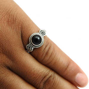 Joyería Bohemia Vintage Hecha de Plata de Ley 925 con Anillos de Ónix Negro Antiguo y Real, Disponibles al Precio Más Bajo - Product Image 4