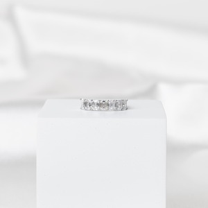 แหวนเพชรทรงเอเมอรัลด์คัทแบบครึ่งวง 1.7 กะรัต รูปตัวยู สำหรับงานแต่งงาน ดีไซน์เรียบหรู สามารถสวมซ้อนกับแหวนเพชรแบบอื่นได้ เครื่องประดับชั้นดี - Product Image 1