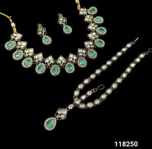 Conjunto de Joyería de Aleación Plateada de Alta Calidad para Mujer, Diseño Moderno, Collar, Aretes y Brazalete con Circonita Azul, Estilo Clásico - Product Image 4
