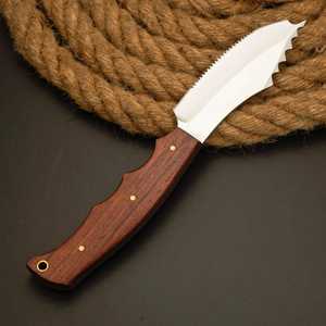 Cuchillo de Hoja Fija Personalizado con Espina Dentada – Cuchillo de Supervivencia para Caza al Aire Libre con Mango de Madera de Palisandro Premium y Funda - Product Image 2