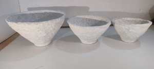 Bol en papier mâché fait main au design unique, léger et durable, pièce maîtresse décorative pour la décoration du salon, disponible à la vente - Product Image 6