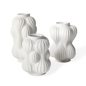 Jarrón de Flores de Hierro Hecho a Mano de Lujo, Producto de Decoración de Interiores Contemporáneo para Constructores, Arquitectos y Diseñadores - Product Image 2