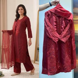 ESTA TEMPORADA DE BODAS, LLEVE NUESTRO HERMOSO ESPEJO DE MANO REAL CON UNA SUPERIOR BORDADA CON LENTEJUELAS, UNA PANTALÓNAS PLAZZO Y UNA DUPATTA - Product Image 3