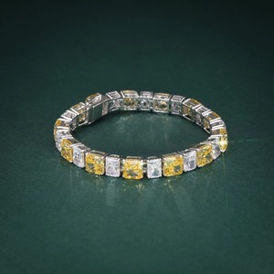 Bracelet tennis Aniva pour femme en or 18 carats avec diamants fins, taille coussin et taille émeraude, cadeau de fête - Product Image 4