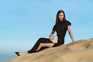 Nueva Colección de Vestidos para Mujer, Vestido Asimétrico VA con Manga Corta, Satén MISSION, Abertura Lateral, Maxi, Moderno, Casual, Hecho en Vietnam - Product Image 5