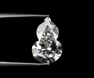 Diamante de laboratorio de alta calidad de 2.80 CT, CVD/HPHT, corte reina de ajedrez personalizado, VVS-VS, perforado con láser, suelto, para joyería. - Product Image 1