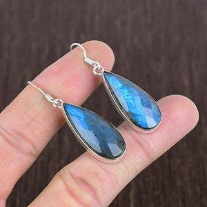Boucles d'oreilles pendantes en argent sterling et labradorite bleue, bijoux artisanaux bohèmes, cadeau de luxe pour femme - Product Image 1