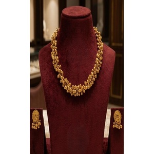 Magnifique ensemble collier et boucles d'oreilles en moissanite plaqué or de qualité supérieure, style Rajwadhi, pour fiançailles, fêtes et mariages - Product Image 1