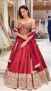 Noiir Pigeon Lehenga Choli Dupatta de mariée traditionnel toutes saisons, richement brodé, avec travail de sequins, perles et motifs Moti, en soie et coton froissé - Product Image 4