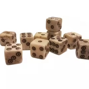 ลูกเต๋าเกมส์ทรงสี่เหลี่ยมทำมือจากกระดูกควายคุณภาพสูง เป็นมิตรกับสิ่งแวดล้อม พร้อมดีไซน์ตามสั่ง - Product Image 1