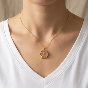 Collier Pendentif Tendance en Laiton Plaqué Or 18 carats avec Pierres Précieuses Synthétiques Apatite, Jade, Quartz Rose, Labradorite, Forme Hexagonale Taillée - Product Image 3