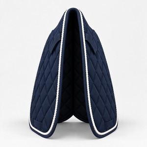 Tapis de selle pour chevaux de couleur personnalisée, dotés d'une doublure respirante, d'un tissu extérieur résistant et d'un soutien rembourré pour différents sports équestres. - Product Image 2